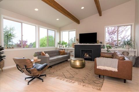 63150 Iner Loop, Bend, OR 97701 photo 2