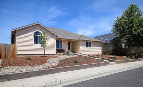 623 Barton Rd, Eagle Point, OR 97524 photo 1