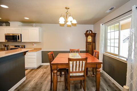 623 Barton Rd, Eagle Point, OR 97524 photo 8