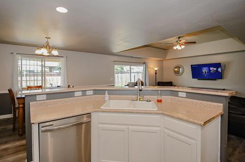 623 Barton Rd, Eagle Point, OR 97524 photo 10