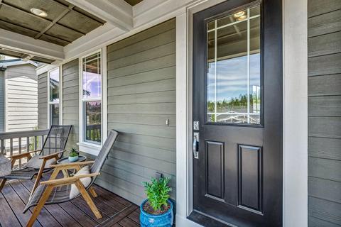 1694 NW Fields St, Bend, OR 97703 photo 2
