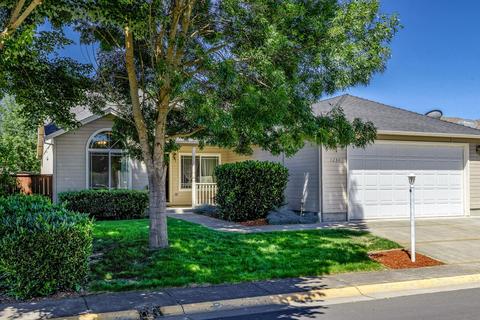 1234 Pheasant Way, Central Point, OR 97502 photo 1