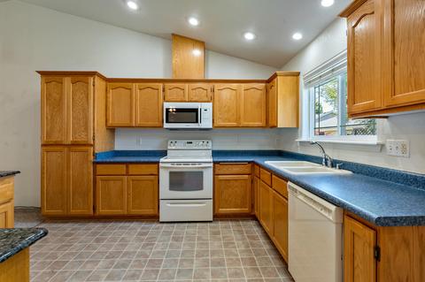 1234 Pheasant Way, Central Point, OR 97502 photo 17