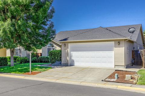 1234 Pheasant Way, Central Point, OR 97502 photo 4
