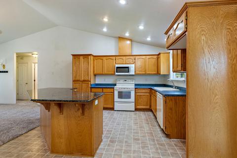 1234 Pheasant Way, Central Point, OR 97502 photo 16