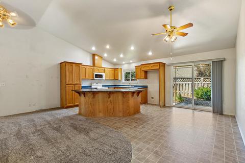 1234 Pheasant Way, Central Point, OR 97502 photo 9