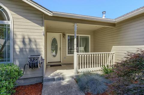 1234 Pheasant Way, Central Point, OR 97502 photo 2