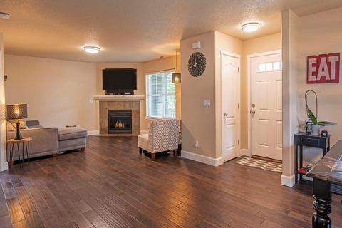 20631 Cherry Tree Ln, Bend, OR 97702 photo 2