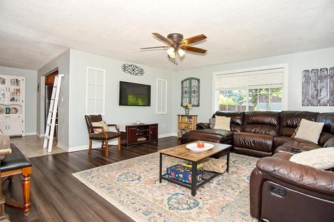 712 Maple St, Central Point, OR 97502 photo 3
