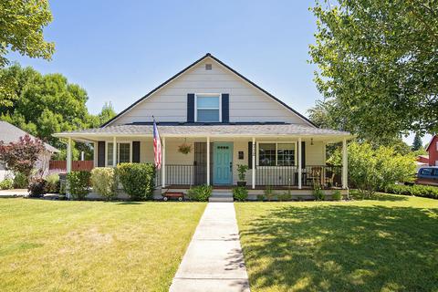 712 Maple St, Central Point, OR 97502 photo 1