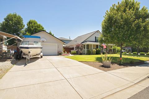 712 Maple St, Central Point, OR 97502 photo 2