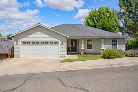 1106 Highlands Dr, Eagle Point, OR 97524 photo 1