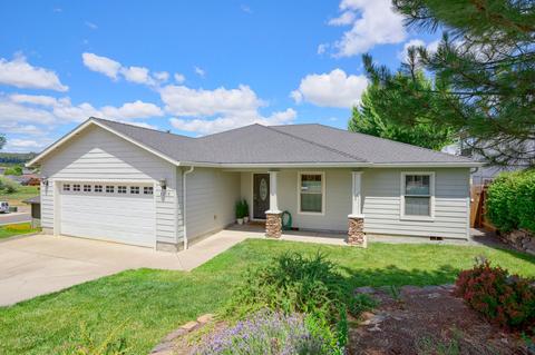 1106 Highlands Dr, Eagle Point, OR 97524 photo 3