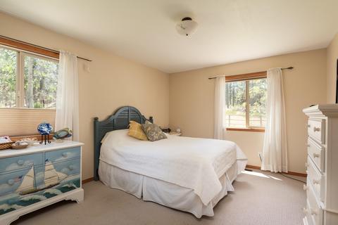 60210 Ridgeview Dr E, Bend, OR 97702 photo 16