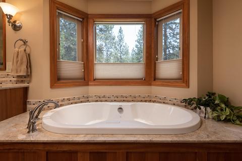 60210 Ridgeview Dr E, Bend, OR 97702 photo 14