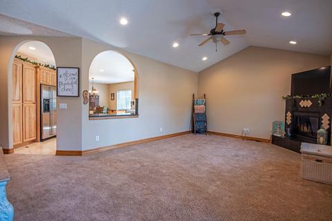 1171 E Cascade Ave, Sisters, OR 97759 photo 2