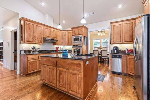 935 Pumpkin Ridge Dr, Eagle Point, OR 97524 photo 1
