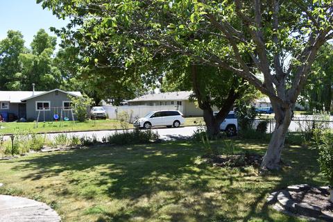 654 Laurel St, Eagle Point, OR 97524 photo 2