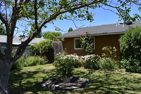 654 Laurel St, Eagle Point, OR 97524 photo 3