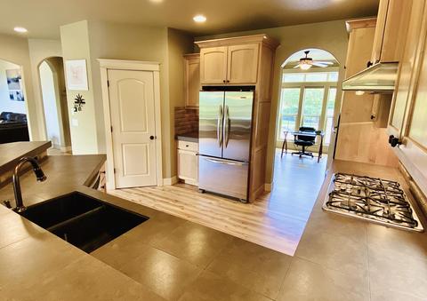 60821 Yellow Leaf St, Bend, OR 97702 photo 8