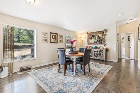 6856 Pinehurst St, Central Point, OR 97502 photo 18