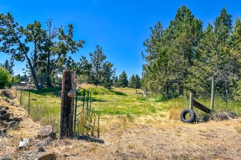 20250 Rogers Rd, Bend, OR 97703 photo 3