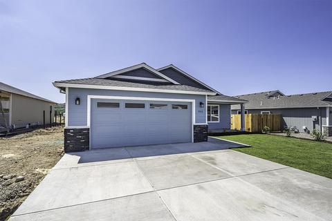 987 Stonewater Dr, Eagle Point, OR 97524 photo 2