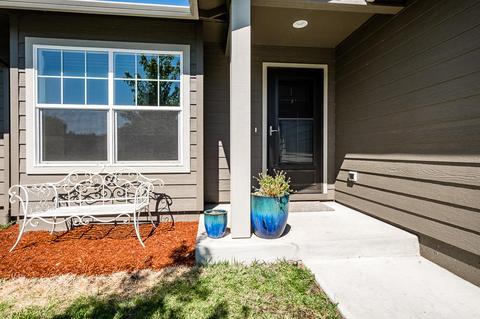 311 Bradley Way, Eagle Point, OR 97524 photo 4