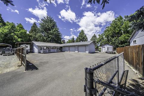 460 W Pine St, Central Point, OR 97502 photo 2
