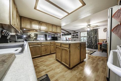 460 W Pine St, Central Point, OR 97502 photo 11