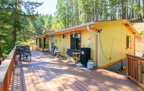 225 Kitty Dr, Eagle Point, OR 97524 photo 1