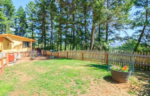 225 Kitty Dr, Eagle Point, OR 97524 photo 3