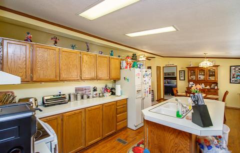 225 Kitty Dr, Eagle Point, OR 97524 photo 12