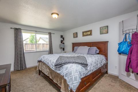 21043 Don St, Bend, OR 97701 photo 17