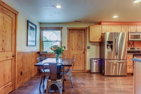 21592 E Stem Pl, Bend, OR 97701 photo 8