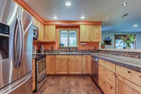 21592 E Stem Pl, Bend, OR 97701 photo 6