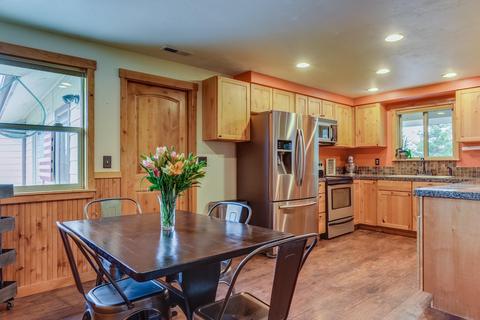 21592 E Stem Pl, Bend, OR 97701 photo 9