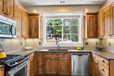 2372 NW Debron Ln, Bend, OR 97703 photo 8