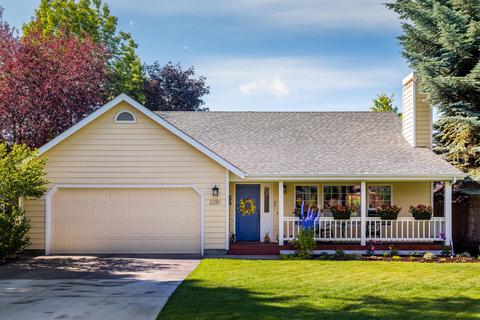 2251 NE Lakeridge Dr, Bend, OR 97701 photo 1