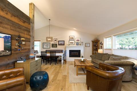2251 NE Lakeridge Dr, Bend, OR 97701 photo 4