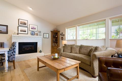 2251 NE Lakeridge Dr, Bend, OR 97701 photo 8