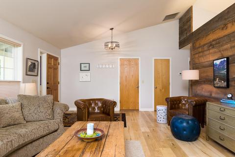 2251 NE Lakeridge Dr, Bend, OR 97701 photo 3
