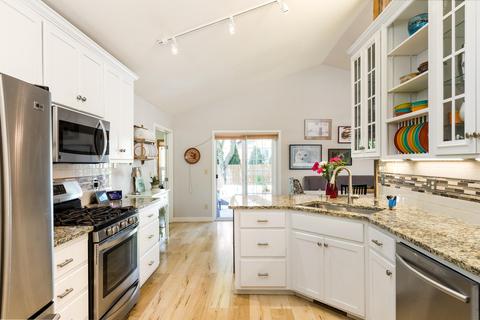 2251 NE Lakeridge Dr, Bend, OR 97701 photo 11