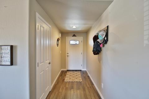 888 Stonewater Dr, Eagle Point, OR 97524 photo 2