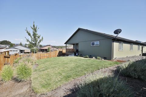 888 Stonewater Dr, Eagle Point, OR 97524 photo 23