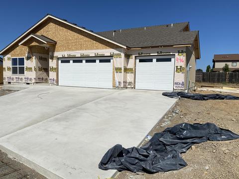 990 Stonewater Dr, Eagle Point, OR 97524 photo 3