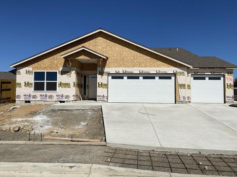 990 Stonewater Dr, Eagle Point, OR 97524 photo 1