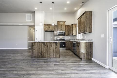 990 Stonewater Dr, Eagle Point, OR 97524 photo 8