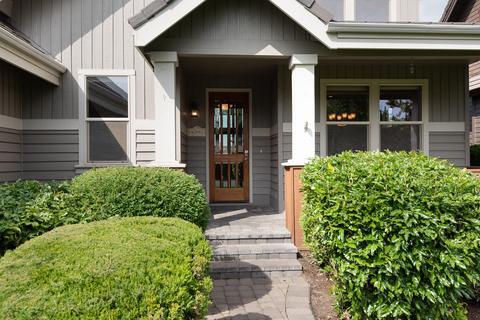 61855 Fall Creek Loop, Bend, OR 97702 photo 2