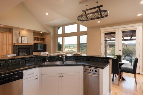61855 Fall Creek Loop, Bend, OR 97702 photo 13